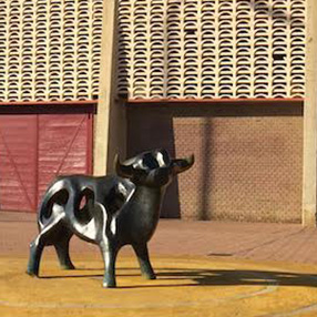 Escultura en la Plaza de Toros de Palencia